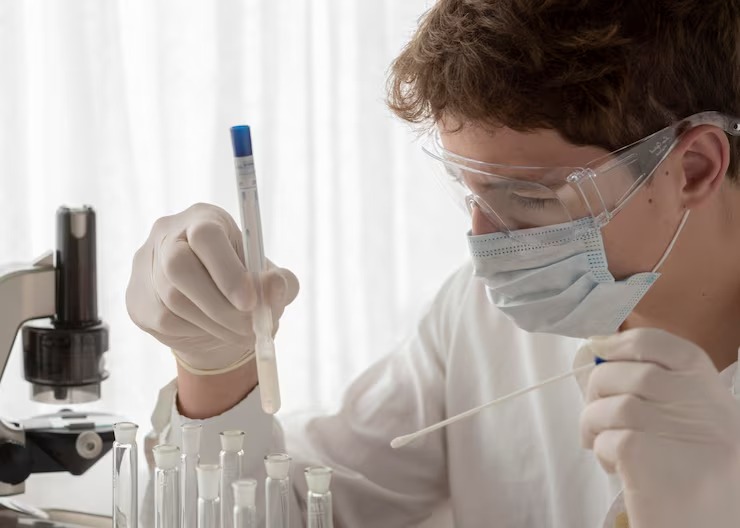 Laboratory scientist analyzing genetic samples for personalized health recommendations.